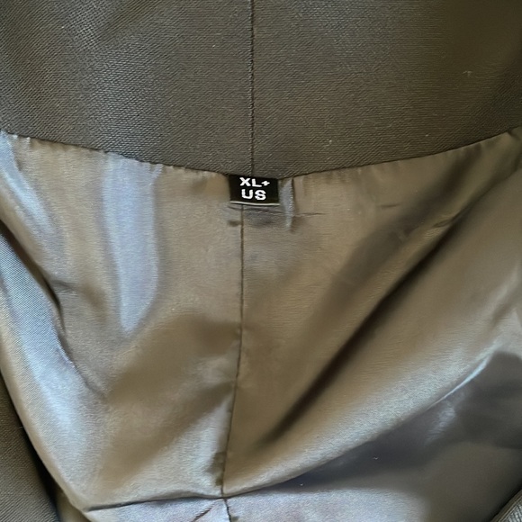 Black button vest - Picture 2 of 3